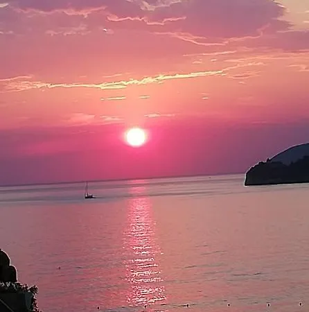 Rooms With View Apartment Himare