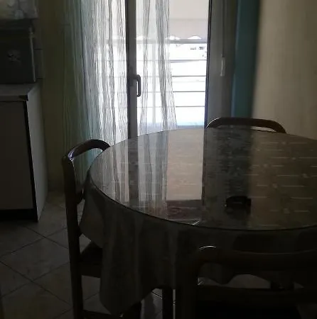 Apartment Rooms With View Himare