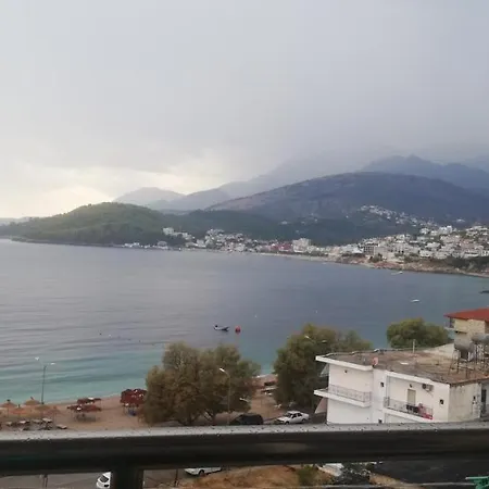 Rooms With View Apartment *